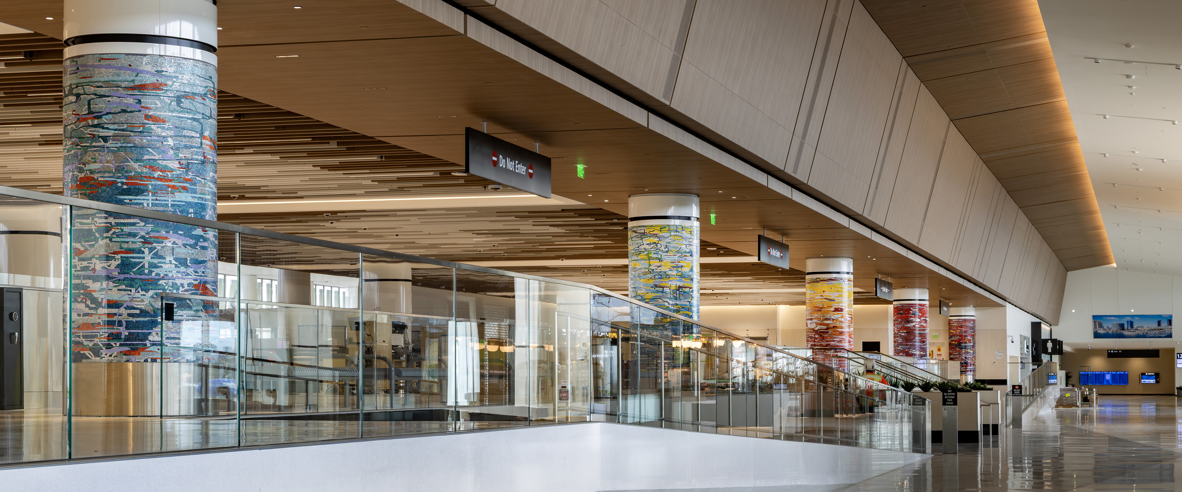 Amy Ellingson — San Diego International Airport, Terminal 1, glass mosaic columns in situ